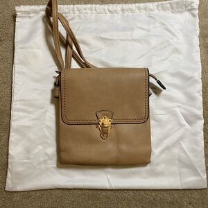 Elegant Tan Leather Crossbody Bag